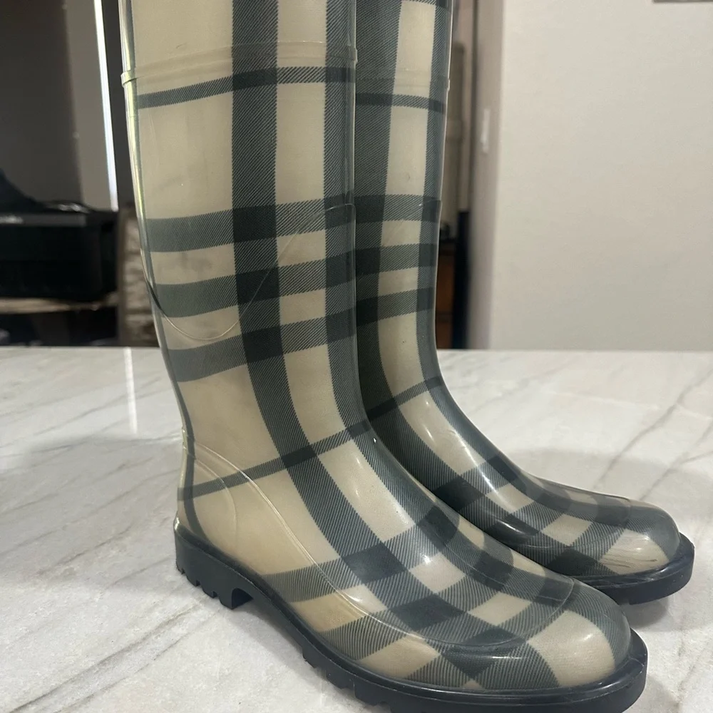 Burberry Plaid Winter Rain Boots - Black and Cream - Picture 3 of 5